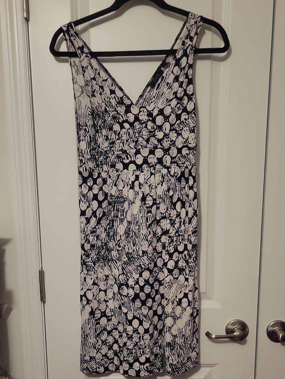 Black & White Printed V-Neck Women’s Dress